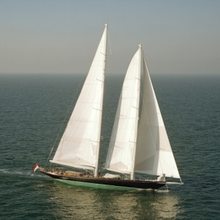 Seabiscuit L Yacht Full Sail
