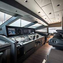 V Yacht 