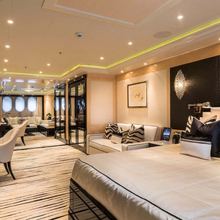 Phoenix 2 Yacht 