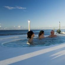 Elegant 007 Yacht Jacuzzi - Champagne