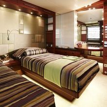 E & E Yacht Twin Stateroom