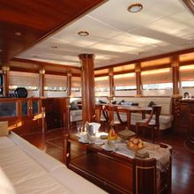Goleta I Yacht Main Salon