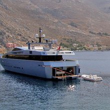 Queen Blue Yacht Stern - Tender