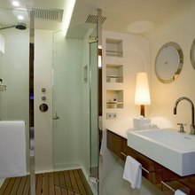 Capricorn Yacht Guest Bathroom