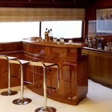 Corvus Yacht Bar