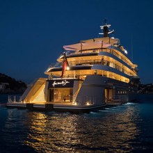 Mirage Yacht Beachclub night