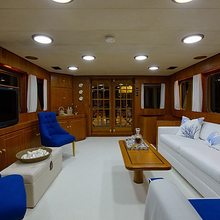 4 Umbrellas Yacht 