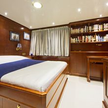 Sea Eagle Yacht Queen Stateroom