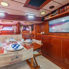 Mustang Yacht 