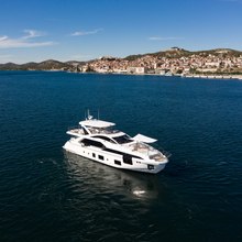 Chillin' Yacht 