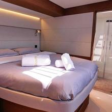 Kingfisher V Yacht 