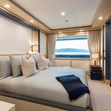 Q Yacht 