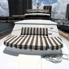Happy Ours Yacht 