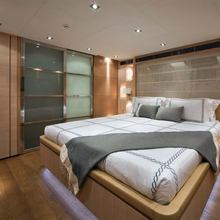 Summersalt Yacht Guest Stateroom