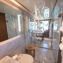 Live Mas Yacht 