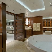 Huntress Yacht VIP Bathroom