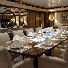 Ludzie Yacht Dining Salon