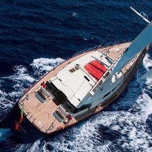 Heritage Of London Yacht Running Shot - Overhead