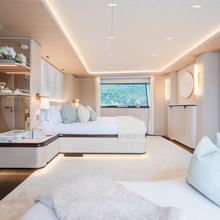 M Yacht 