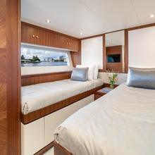 Iridescence Yacht 