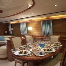 Champagne O'Clock Yacht 