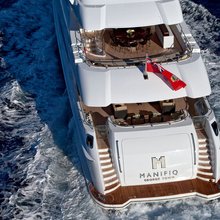Seven S Yacht Running Shot - Stern