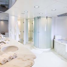 Elegant 007 Yacht Private Bathroom