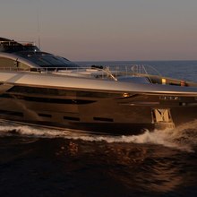 Flying Dagger III Yacht 