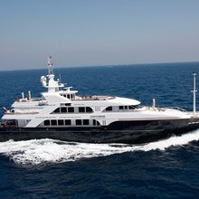 Tobi Star Yacht Running Shot - Profile