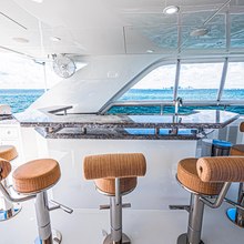 Live Mas Yacht 