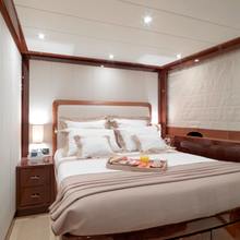 Kadimo's Yacht Guest Stateroom