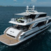 Aqua Life Yacht 