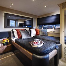 Veuve Yacht 