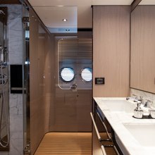 Chillin' Yacht 