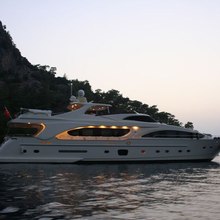 Cosmos Luna Yacht In the Bay 