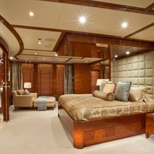 Coco Veinte Yacht Master Stateroom - Bathroom Door Open