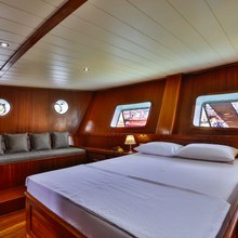 Victoria Yacht 