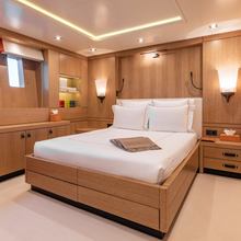 Rebels Yacht 