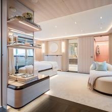 M Yacht 