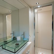 Yam 2 Yacht Shower Room