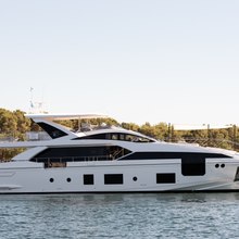 Chillin' Yacht 