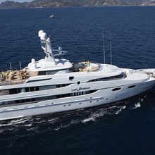 Oui Oui Yacht Running Shot - Profile