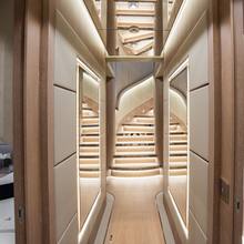 V Yacht 