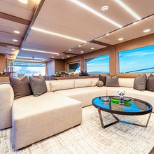 M 105 Yacht 