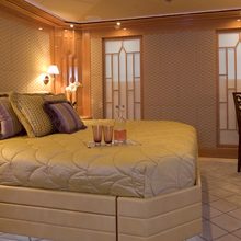 Oui Oui Yacht Guest Stateroom - Port