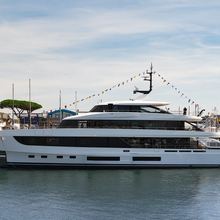Shabby Yacht 