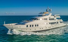 Embrace A Bahamian Christmas With Reduced Rates Onboard Charter Yacht I LOVE THIS BOAT