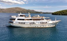 La Perla running shot                                                