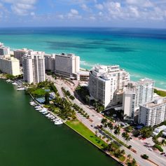 Discover 'Magic City' on a Miami Yacht Charter 