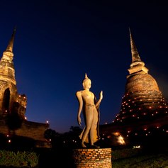 Get Lost in the Beauty of Wat Mahathat